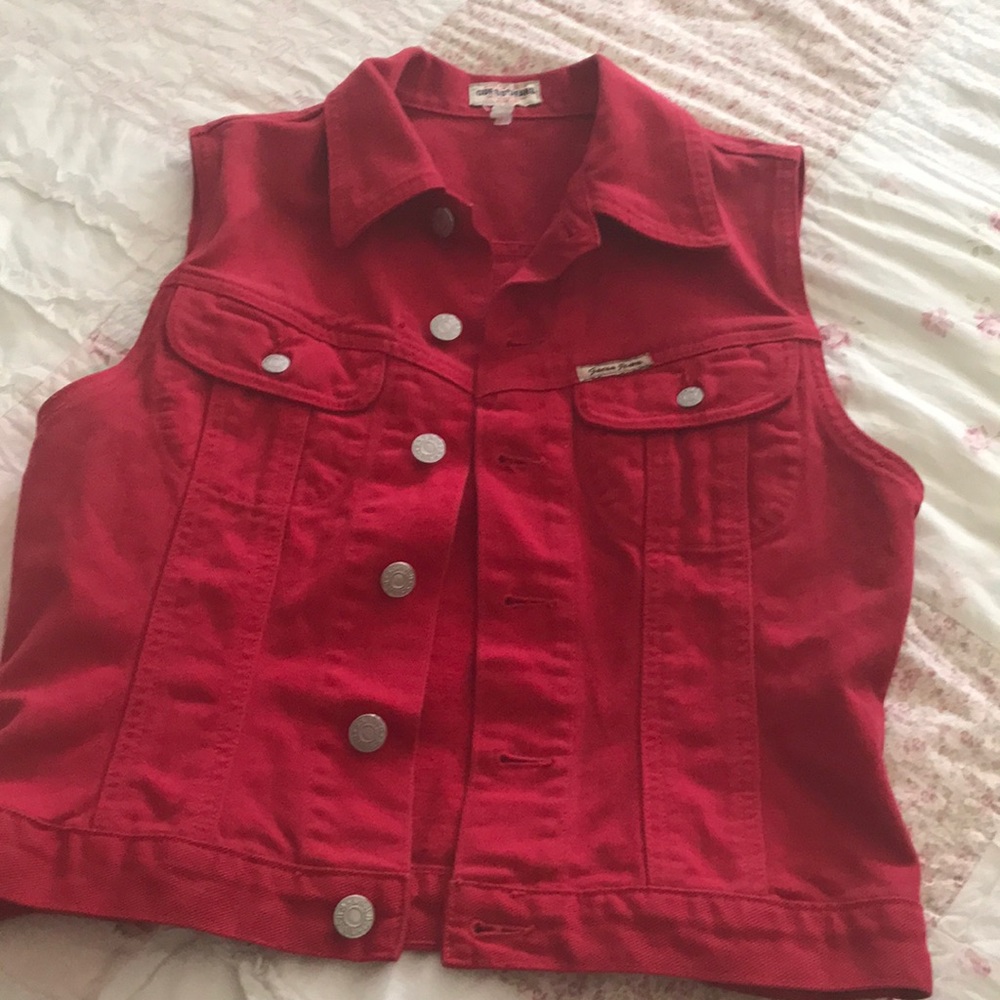 Chaleco rojo de mezclilla